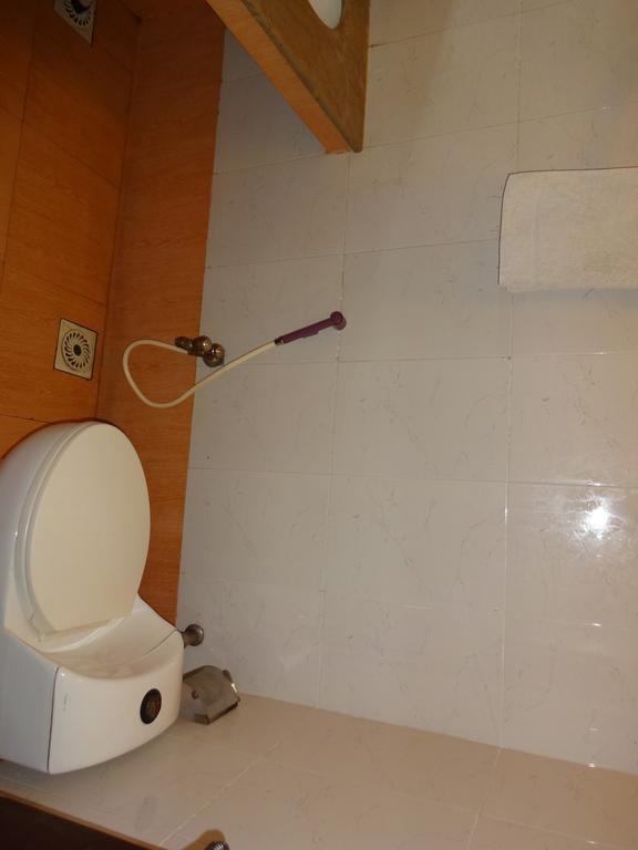 Safari Hotel Upper Mall Lahor Oda fotoğraf
