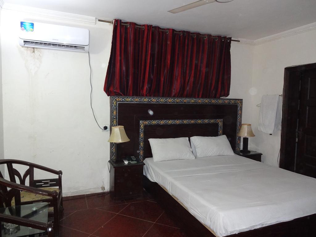 Safari Hotel Upper Mall Lahor Dış mekan fotoğraf