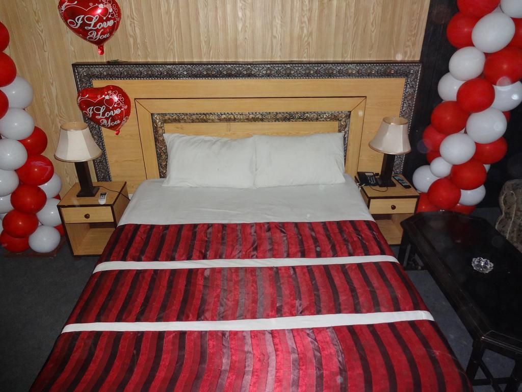 Safari Hotel Upper Mall Lahor Oda fotoğraf